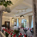 Palac W Rymaniu Hotel Rymań