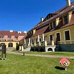 Palac W Rymaniu Hotel