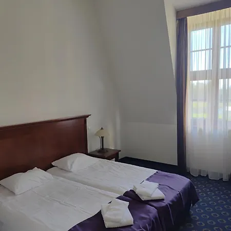 Palac W Rymaniu Hotel Ryman