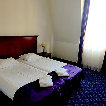 Palac W Rymaniu Hotel