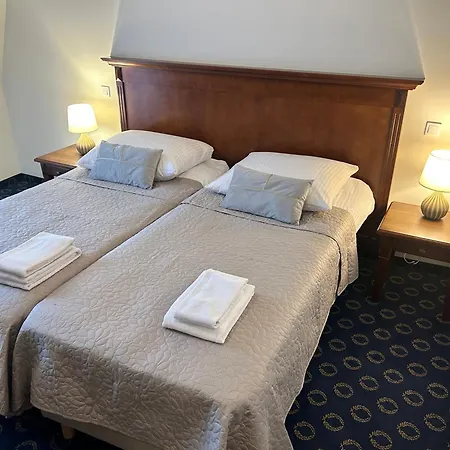 Palac W Rymaniu Hotel