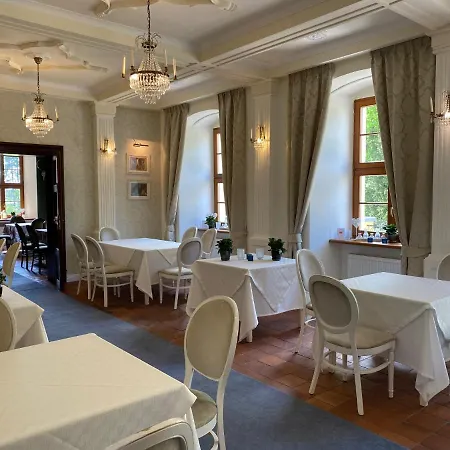 Palac W Rymaniu Hotel