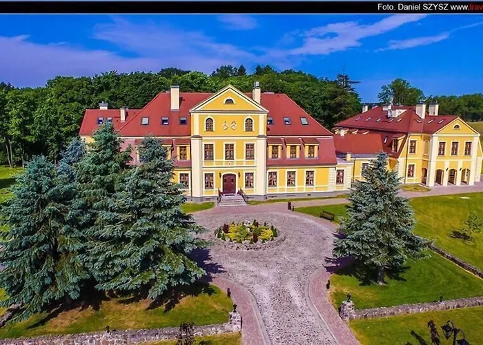 Palac W Rymaniu Hotel